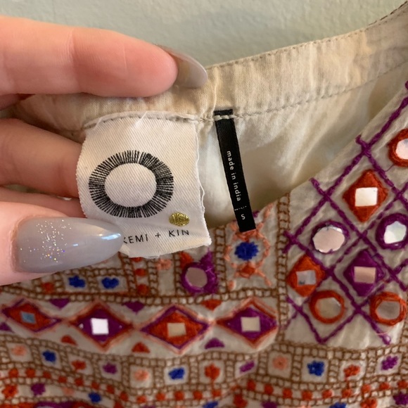 Anthropologie Akemi + Kin Embellished embroidered Top - Picture 6 of 8